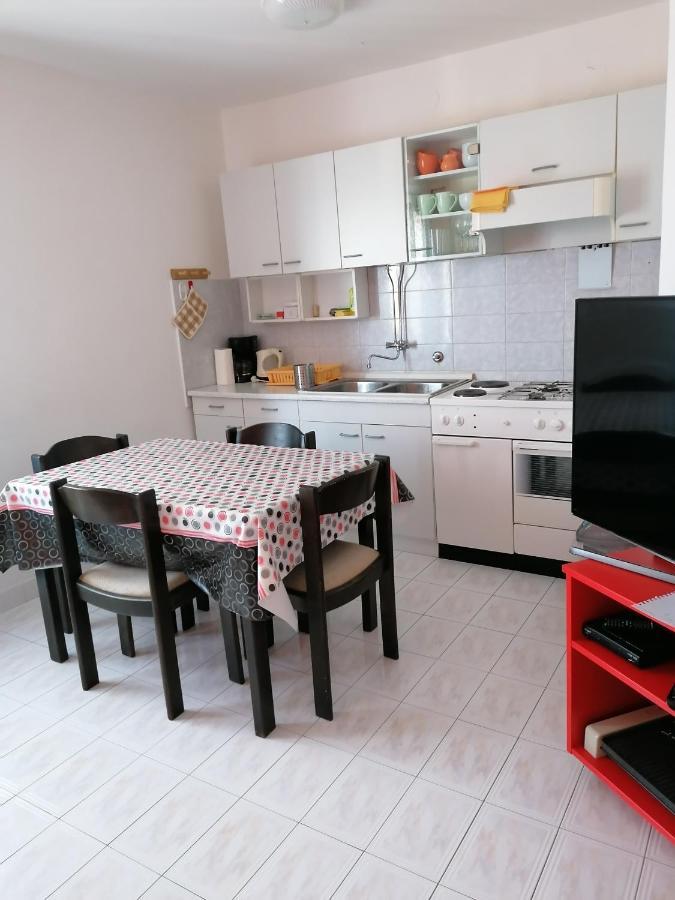 Apartment Halugica Kali Buitenkant foto